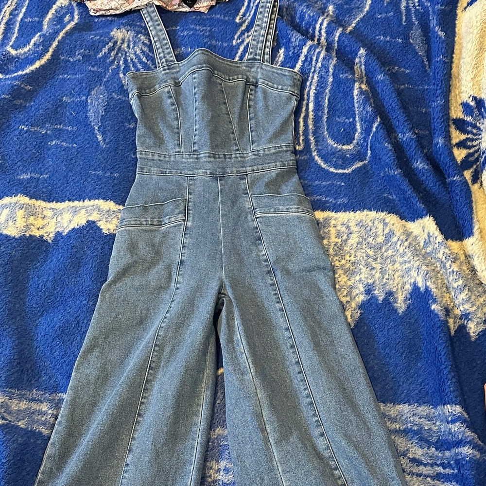 Forever 21 Women's Light Blue Denim Overalls